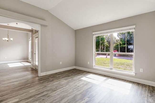 Building Photo - 3111 Hickory St