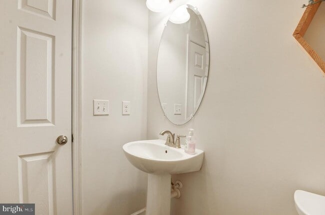 Building Photo - 22283 Pinecroft Terrace