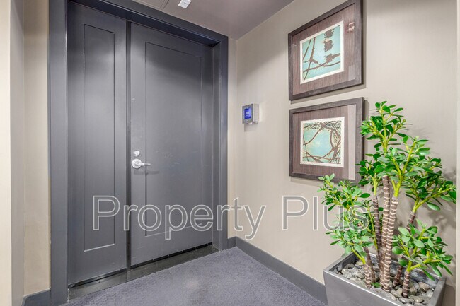 Building Photo - 140 E Rio Salado Pky