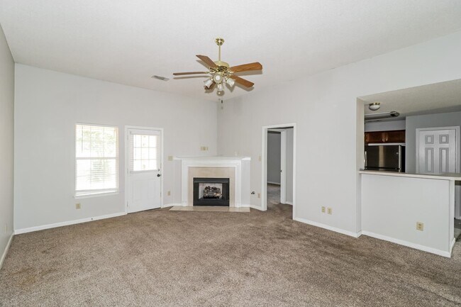 Building Photo - 1136 Breezy Valley Dr