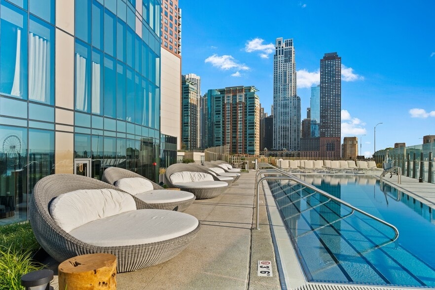 Building Photo - 211 N Harbor Dr