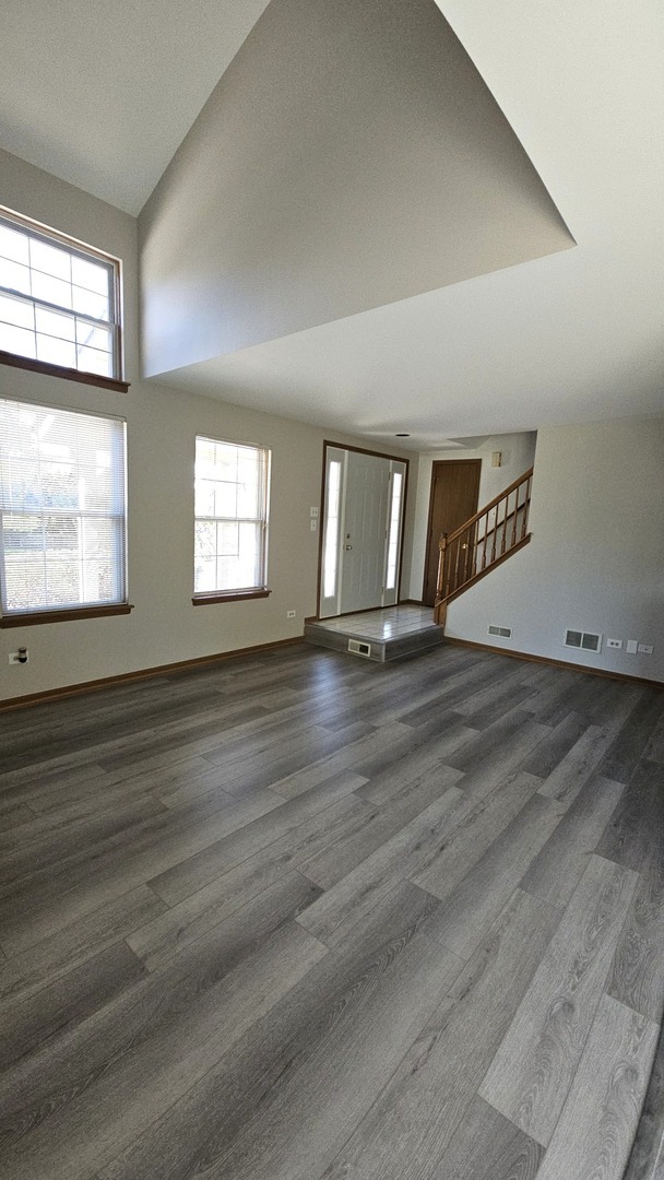 Building Photo - 9310 Meadowview Dr