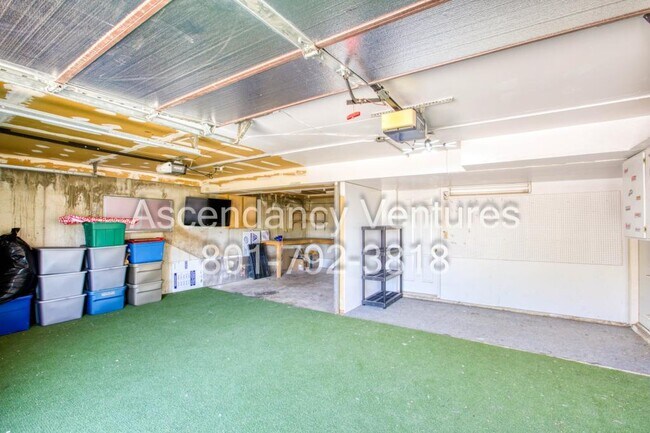 Building Photo - 706 Buzianis Way