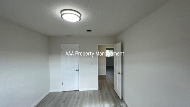 Building Photo - Martinez Beautiful fully remodeled 3 bedro...