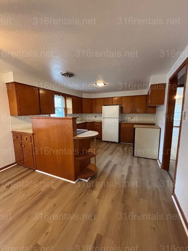 Building Photo - Two bedroom one bath house available now
