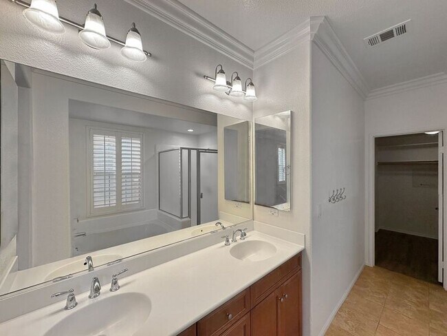 Building Photo - 1828 Scarlet Pl