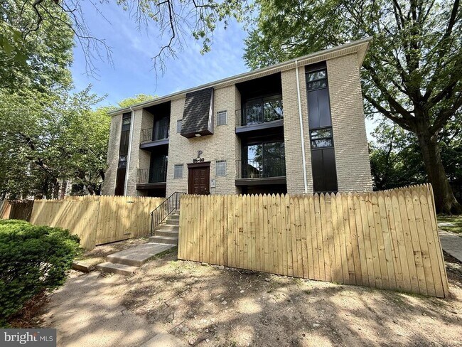 Building Photo - 8030 Ditman St