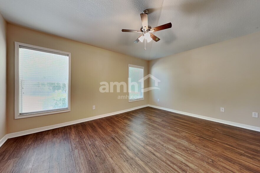 Building Photo - 18025 Cypress Bay Pky