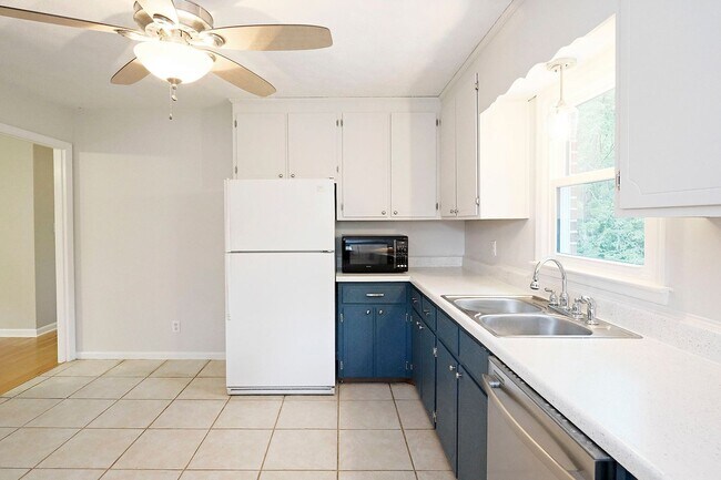 Building Photo - 930 Claudius Ct