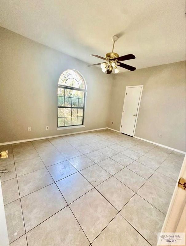 Building Photo - 15 Valles Ct