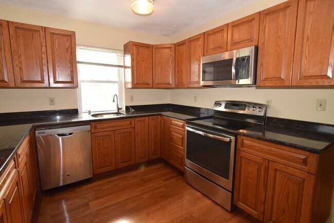 Building Photo - 877-879-879 Washington St