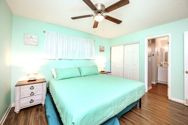 Building Photo - 4000 Gulf Terrace Dr