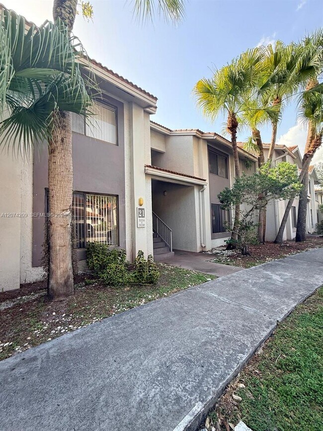 Building Photo - 3228 Coral Lake Dr