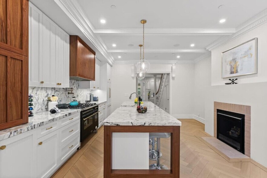 Building Photo - 453 W 141st St
