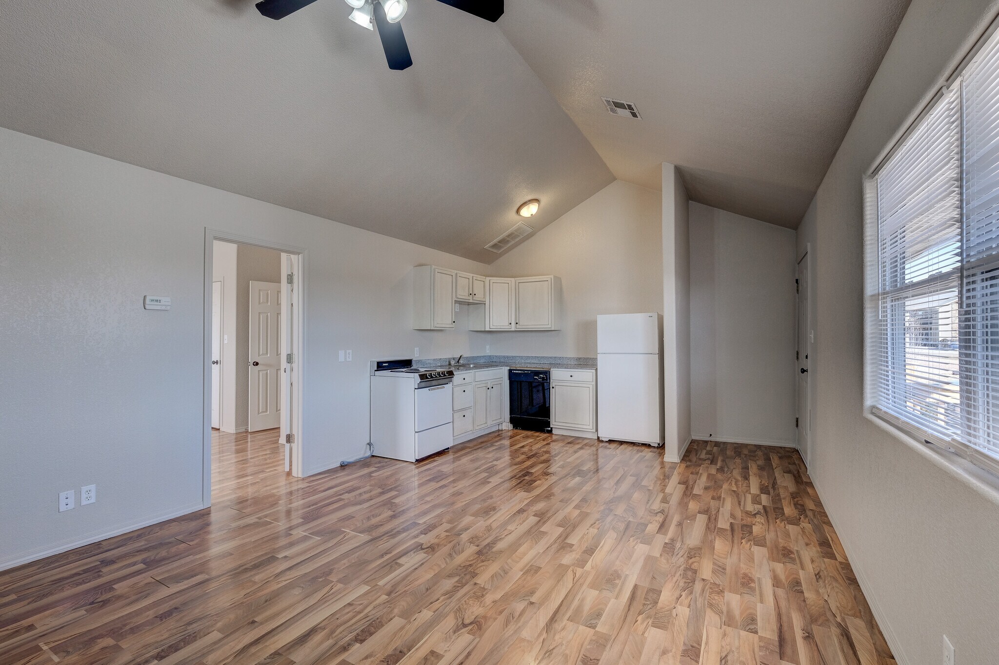 Building Photo - 4986 Raintree Cir