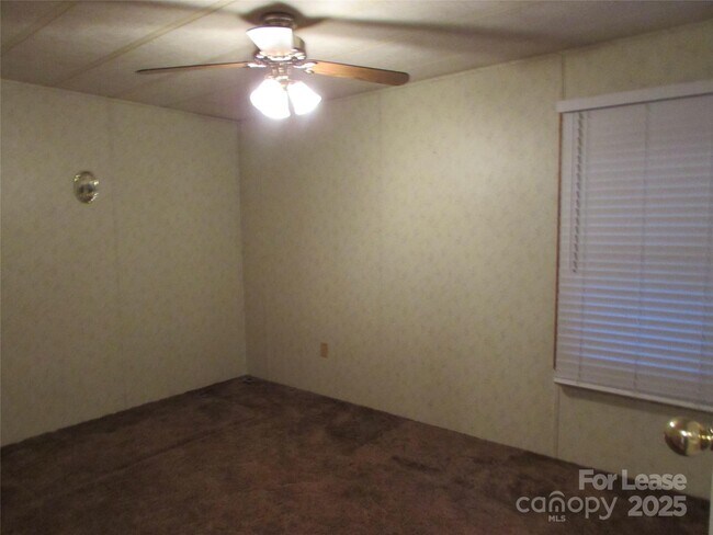 Building Photo - 261 Wing Dr