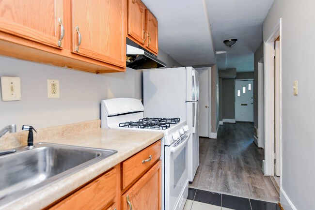 Building Photo - 1709 Montello Ave NE