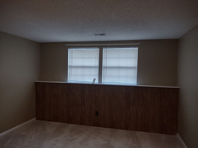 Building Photo - 202 Hookston Way