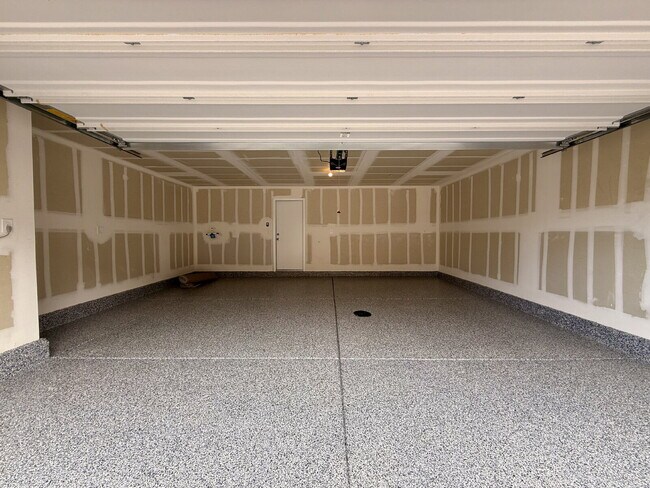 Building Photo - 3 BED 2.5 BATH 2 BALCONY 2 CAR GARAGE TOWNHOUSE IN HENDERSON FOR RENT!!