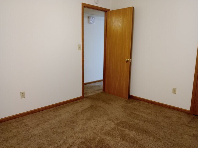 Building Photo - 3546-3548 Prescott Dr.