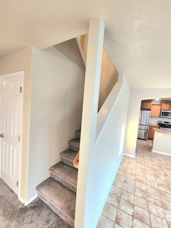 Building Photo - Very clean and newly renovated 4 bdrm, 2.5 bath home