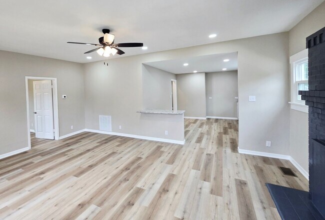 Building Photo - 1308 W Walker St