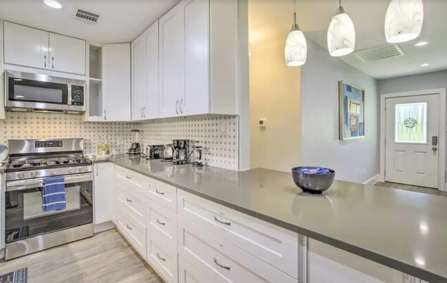 Building Photo - 5215 Cosby St