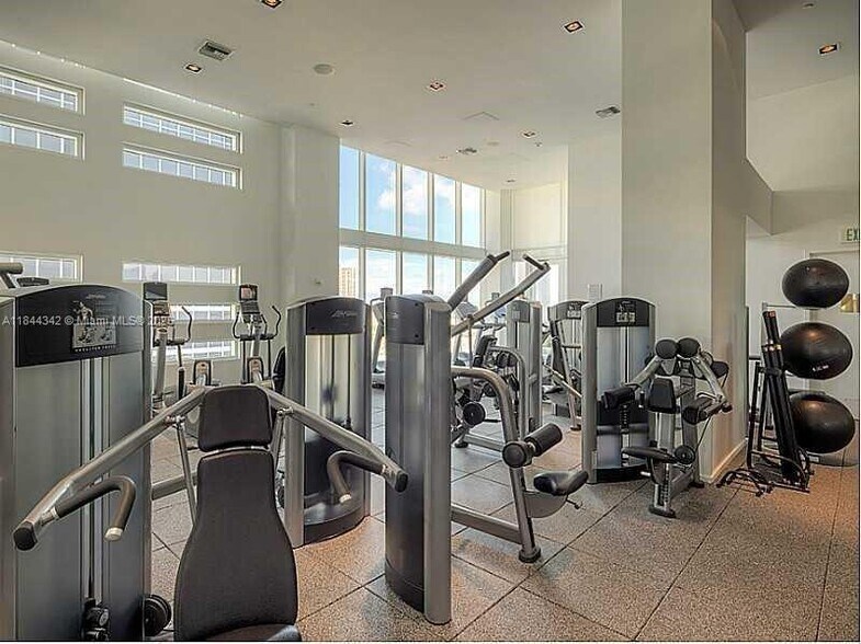 Building Photo - 1040 Biscayne Blvd