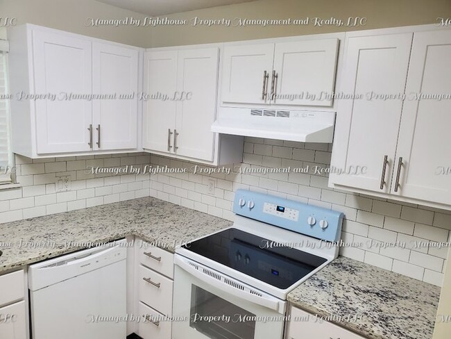 Building Photo - Peaceful Atlantic Beach Townhome