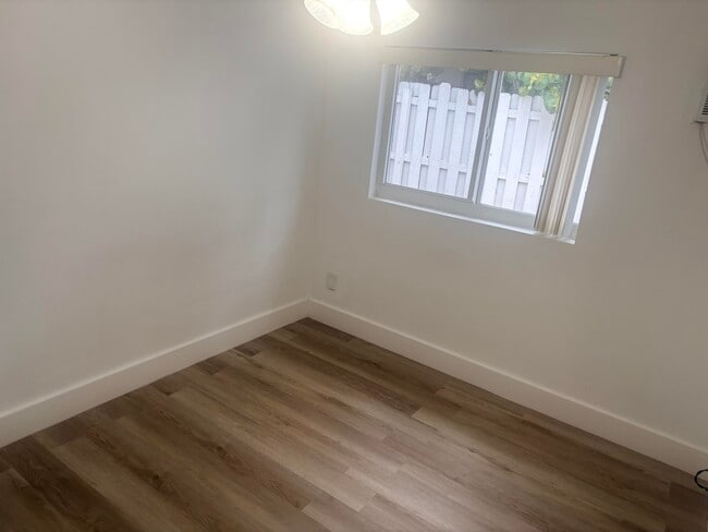 Building Photo - 1801 NE 25th Ave