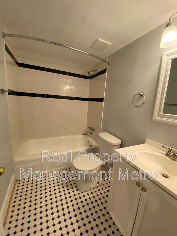 Building Photo - 5657 Harpers Farm Rd