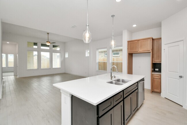 Building Photo - 211 Amaranth Wy