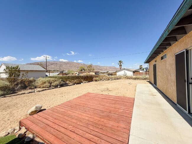 Building Photo - 29 Palms Home with Attached Garage