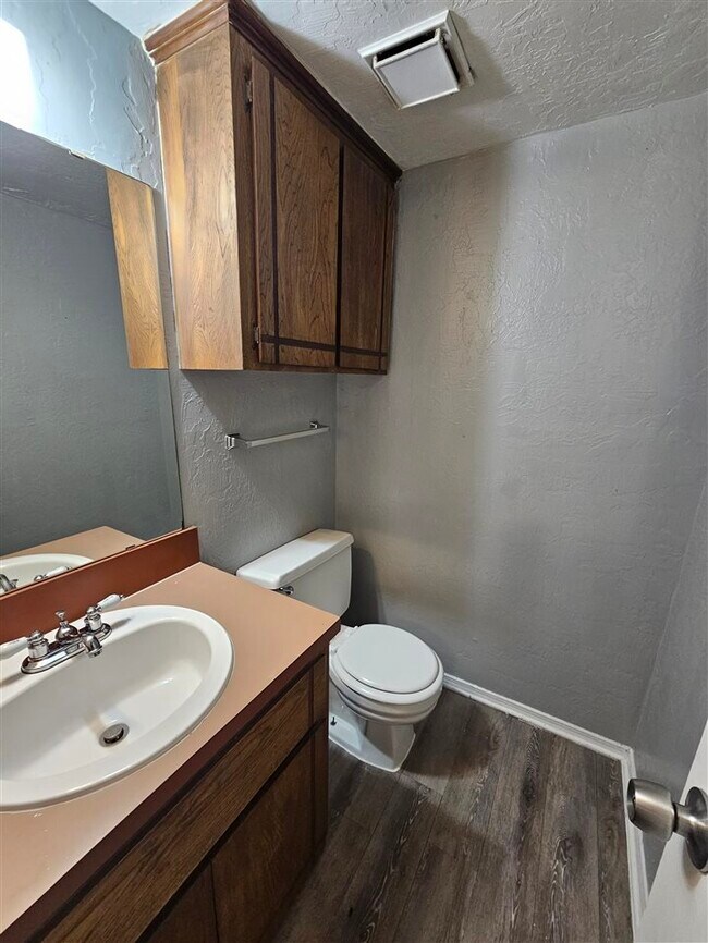Building Photo - 4032 NW Ozmun Ave