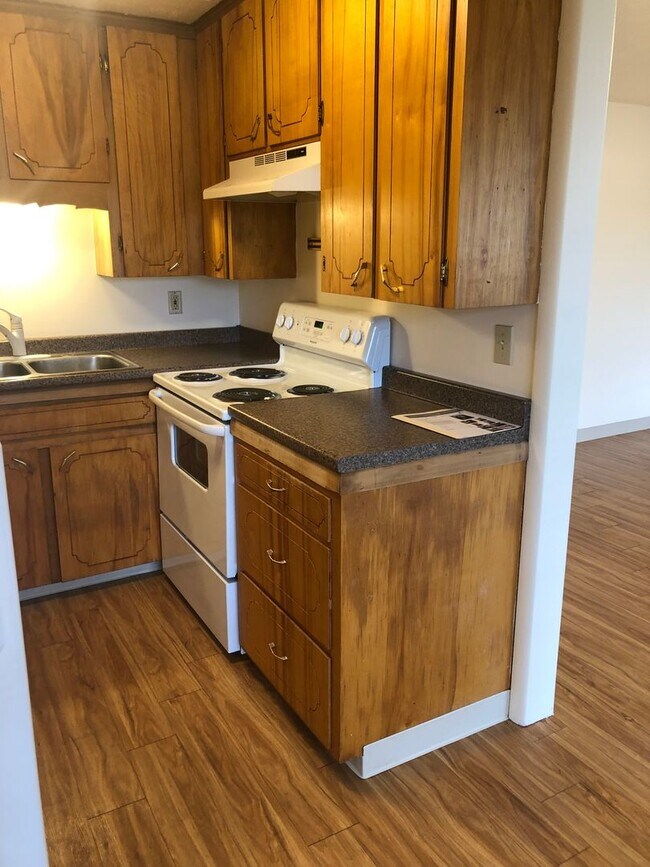 Building Photo - Surrounded by Nature, Close to Town!