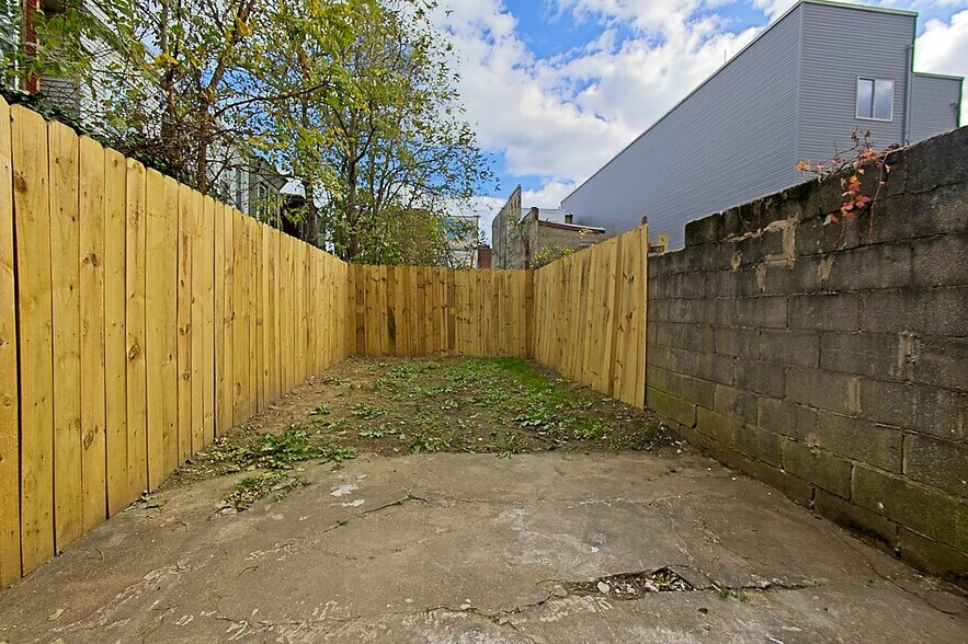 Building Photo - 1961 N Croskey St