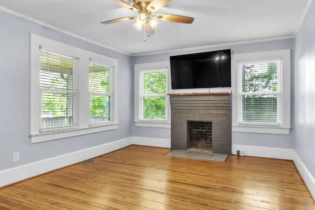 Building Photo - Cozy 2 Bed / 1 Bath Bungalow Near the Blue Ridge Mountains on Nearly 1 Acre $1,595/mo rent