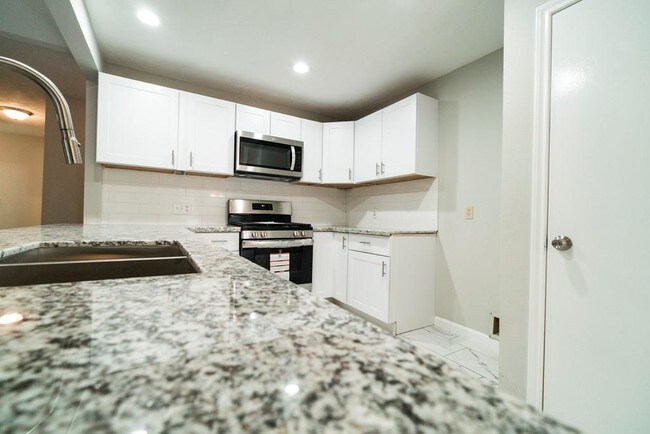 Building Photo - 2314 Pebbledowne Cir
