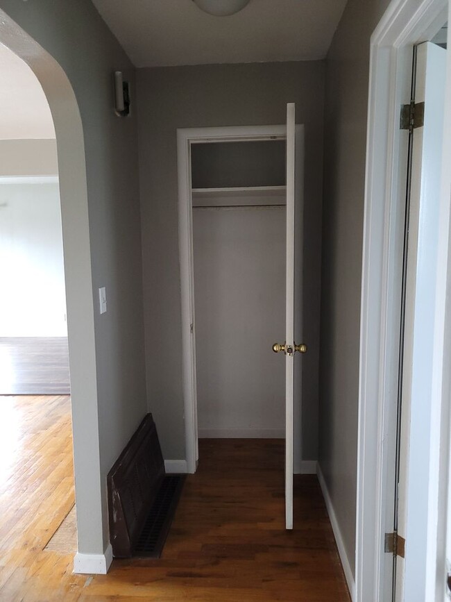 Building Photo - Adorable 3 bedroom 1.5 bathroom house for ...