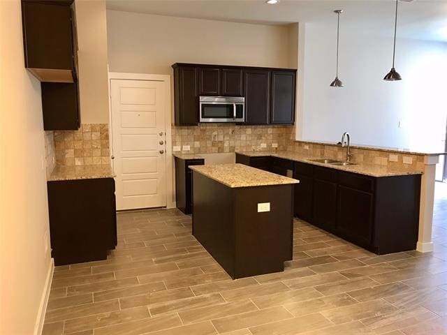 Building Photo - 906 Skyview Dr