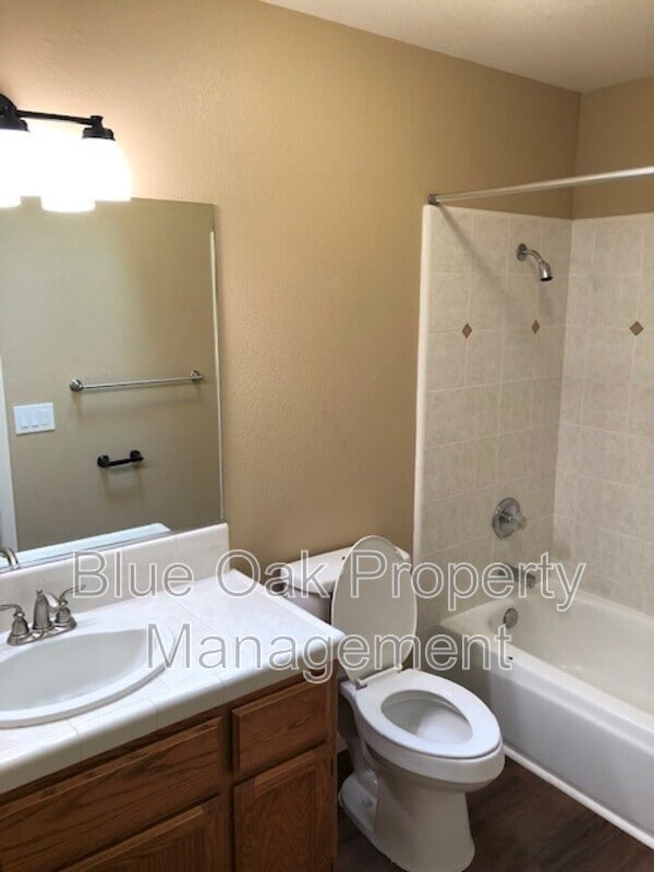 Building Photo - 2158 Robailey Dr