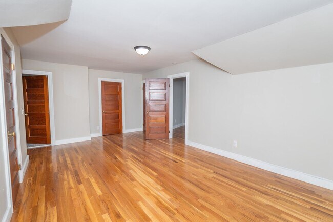 Building Photo - 848 Smith St