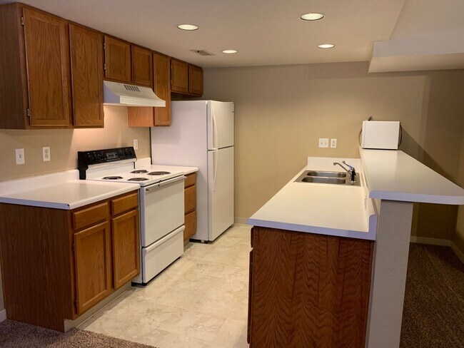 Building Photo - 1225 W Prospect Rd