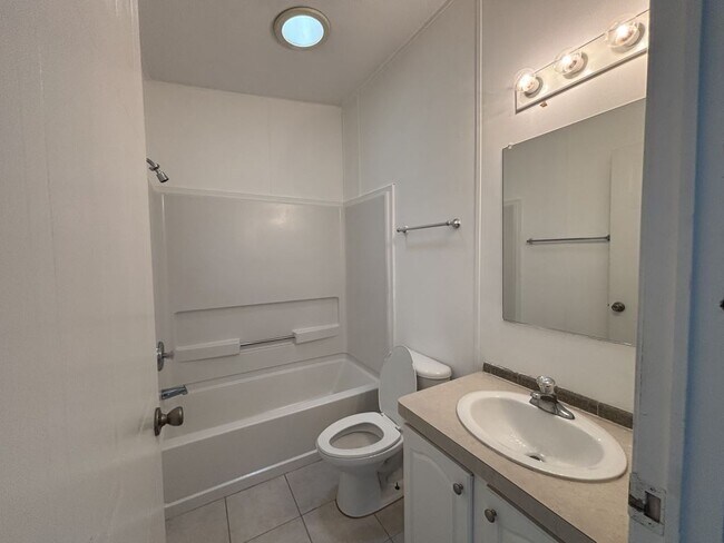 Building Photo - 20 Glen Cove Ct