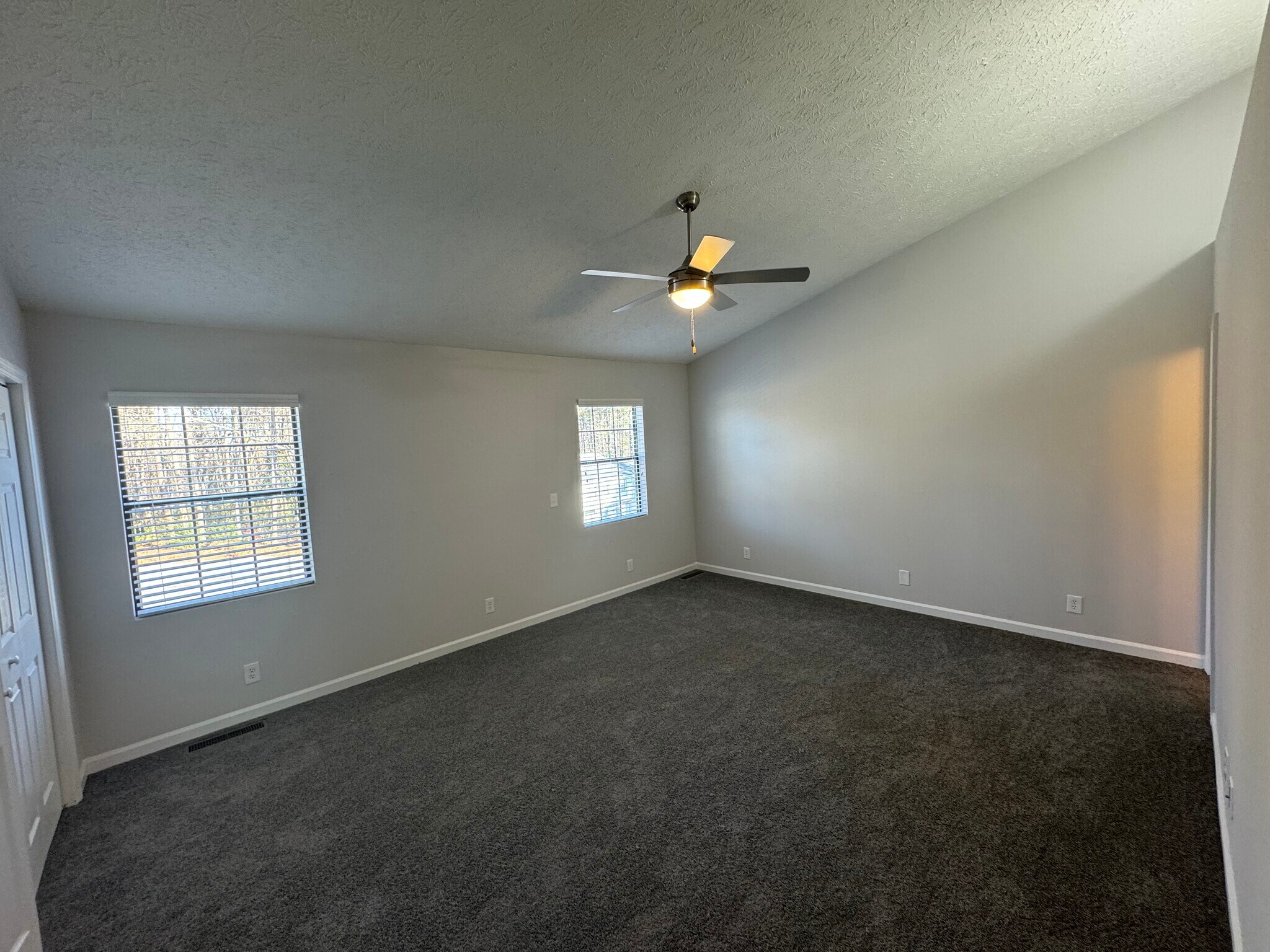 Building Photo - 122 Le Club Dr