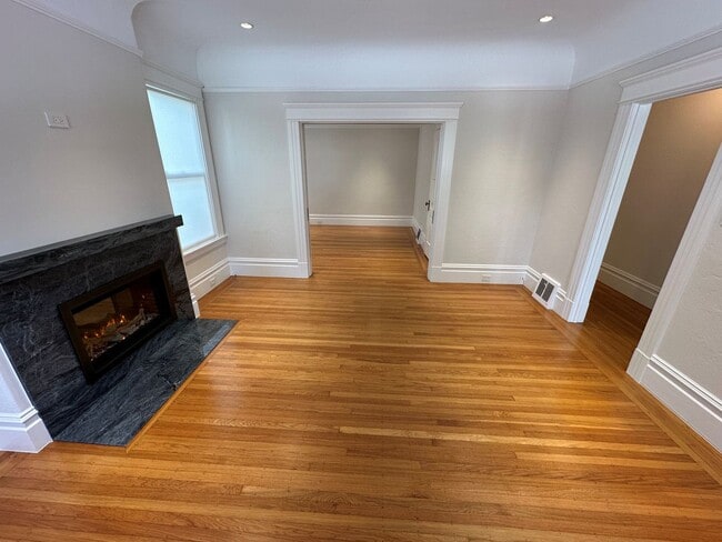 Building Photo - 219 Lake St