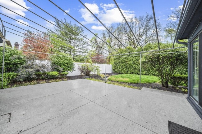 Building Photo - 1094 Farrington Dr