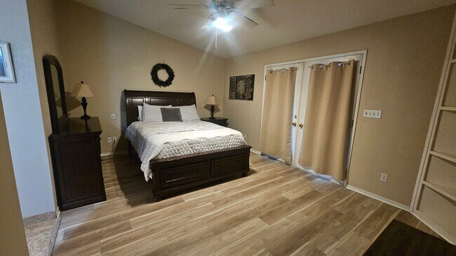 Building Photo - Great NW home with POOL & SOLAR!