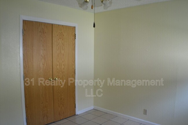 Building Photo - 706 Frisco Rd