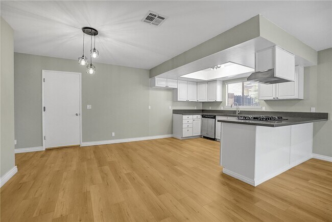 Building Photo - 44506 Sancroft Ave